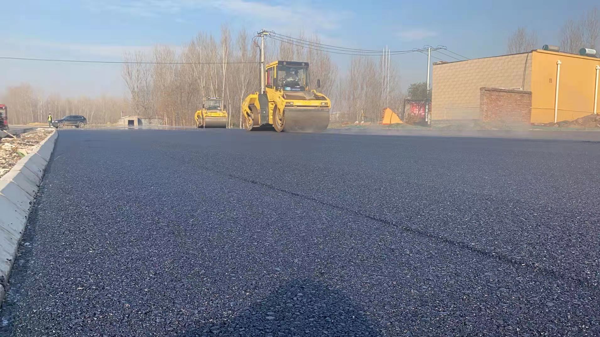 冬季給公路施工鋪設瀝青，拌合溫度是否需要做調整？北京瀝青路面施工